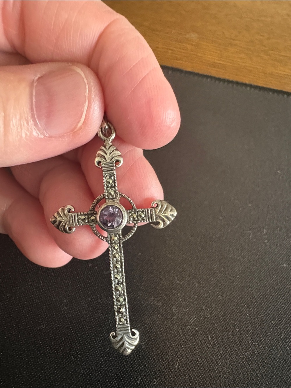 Sterling Silver Cross Pendant with Purple Accent - Women Jewelry. 925 marked, - Picture 4 of 4